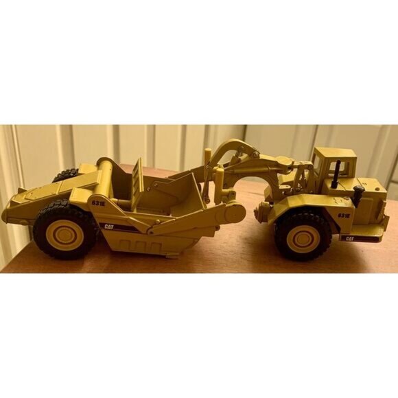 1:50 Norscot CAT 631E Caterpillar Die-Cast Scraper Tractor - Picture 3 of 12
